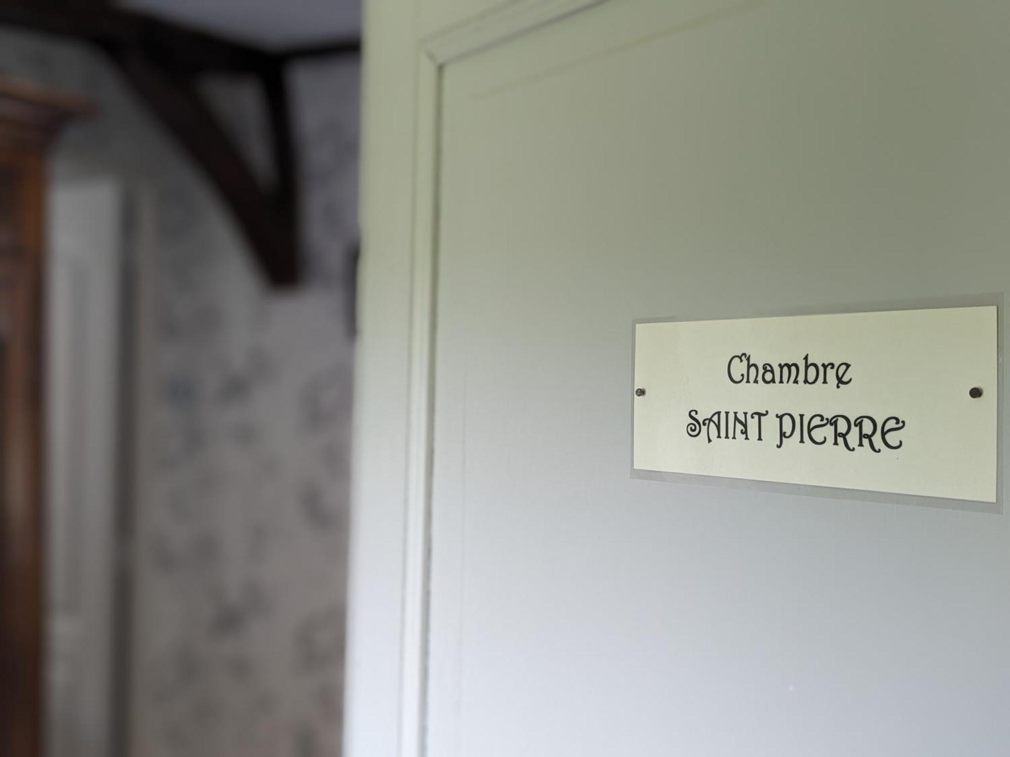 Chateau De Vassinhac Chambres D'Hotes Collonges La Rouge Room photo